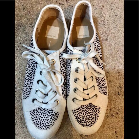 Like new fun cloth shoes by Dolce Vita size 9.5 - Picture 1 of 5